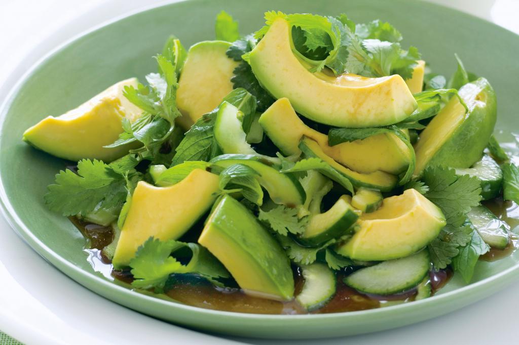 Салат с авокадо: вкусные и простые закуски с фото