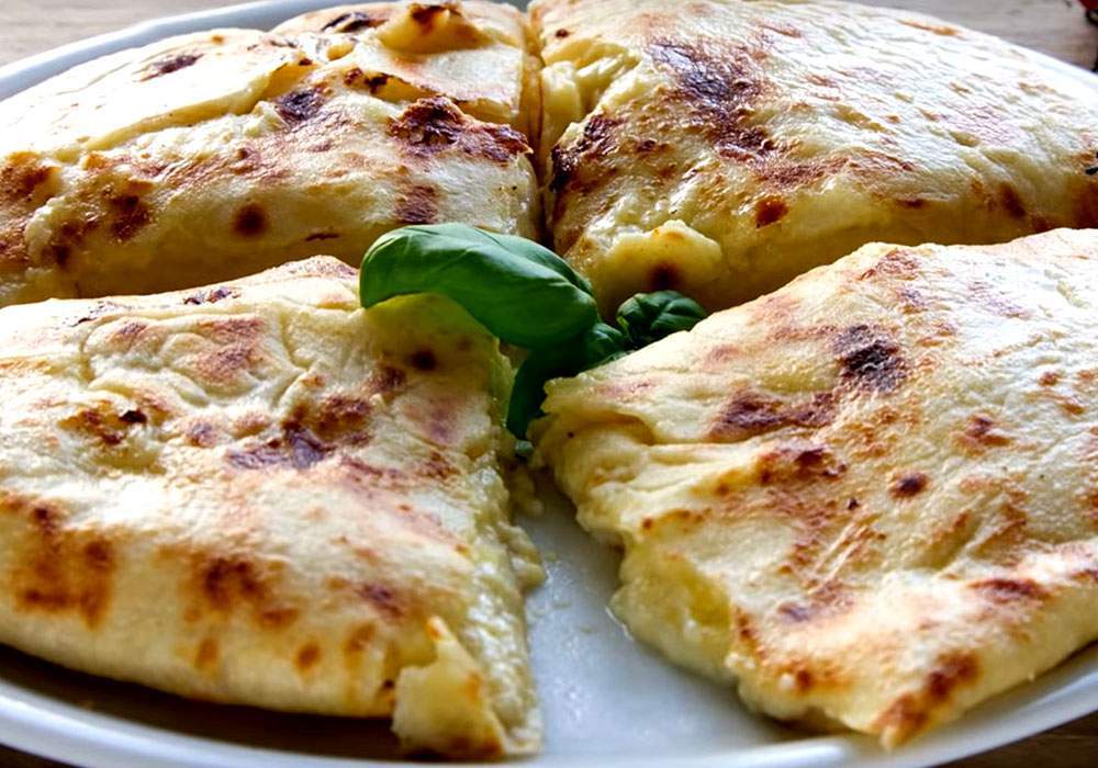 Хачапури с сыром — 5 рецептов приготовления в домашних условиях