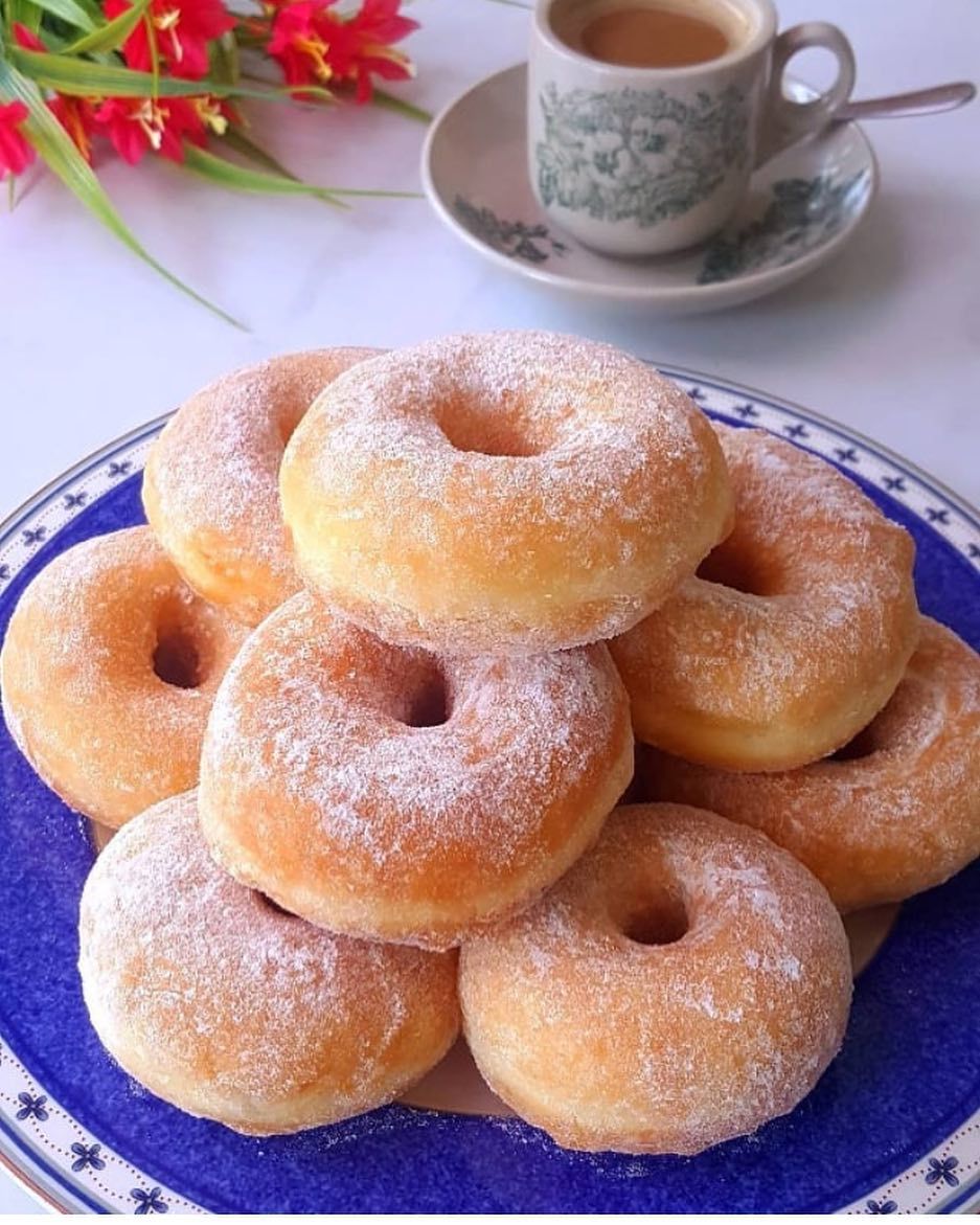 Пончики по классическим рецептам - 9 рецептов, как испечь пончики пышными на сковороде