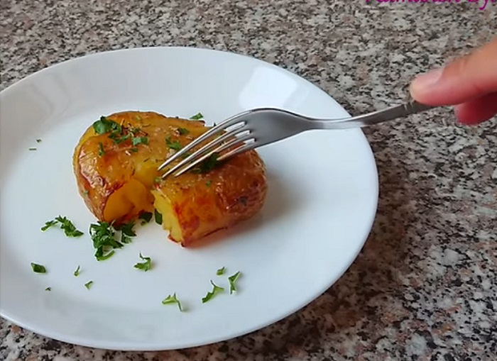 Картошка запечённая с салом