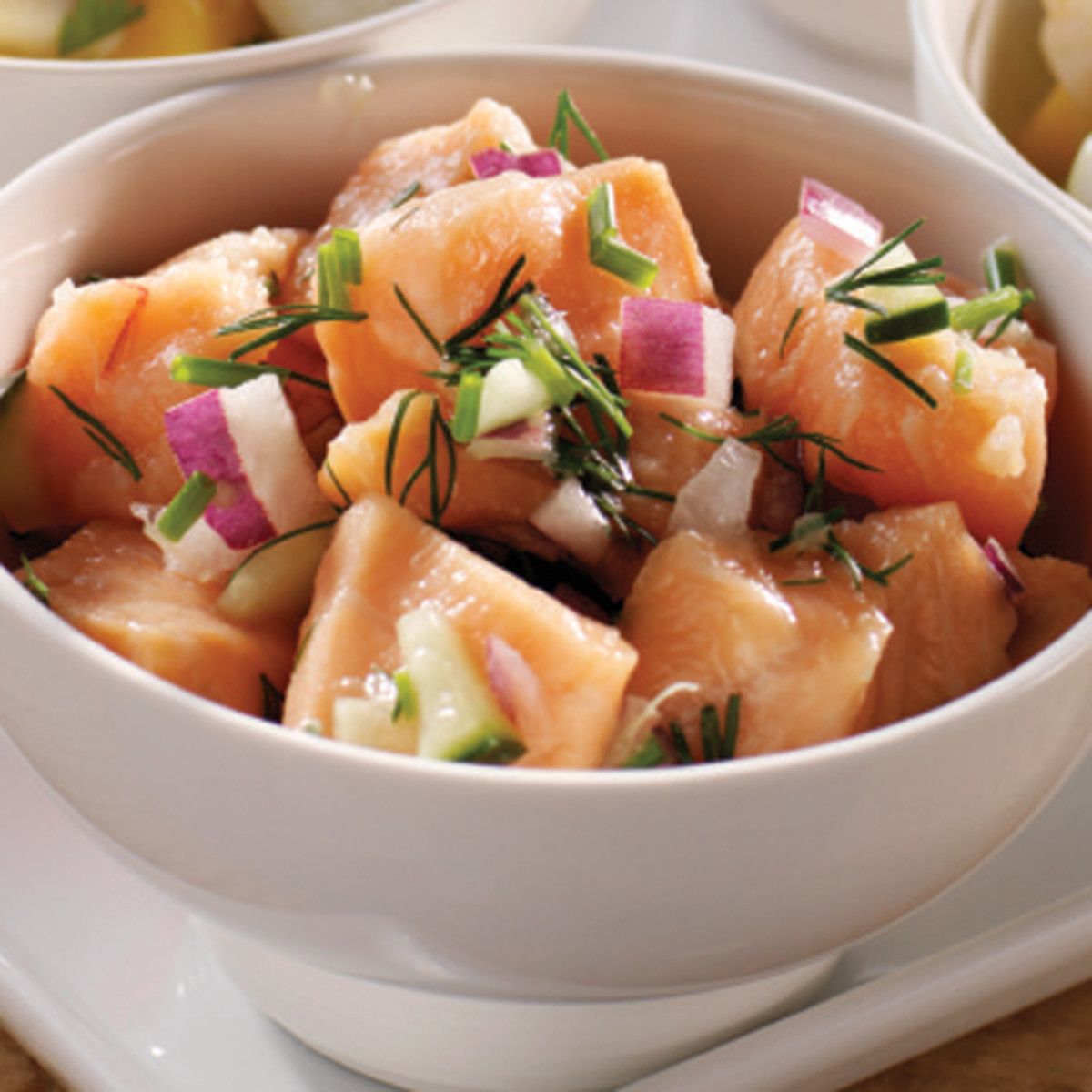 Салаты с красной рыбой и креветками: 15 простых и вкусных рецептов