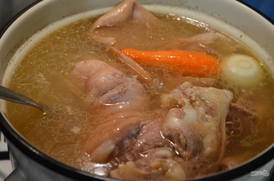 Как сварить вкусный холодец из свиных ножек и курицы