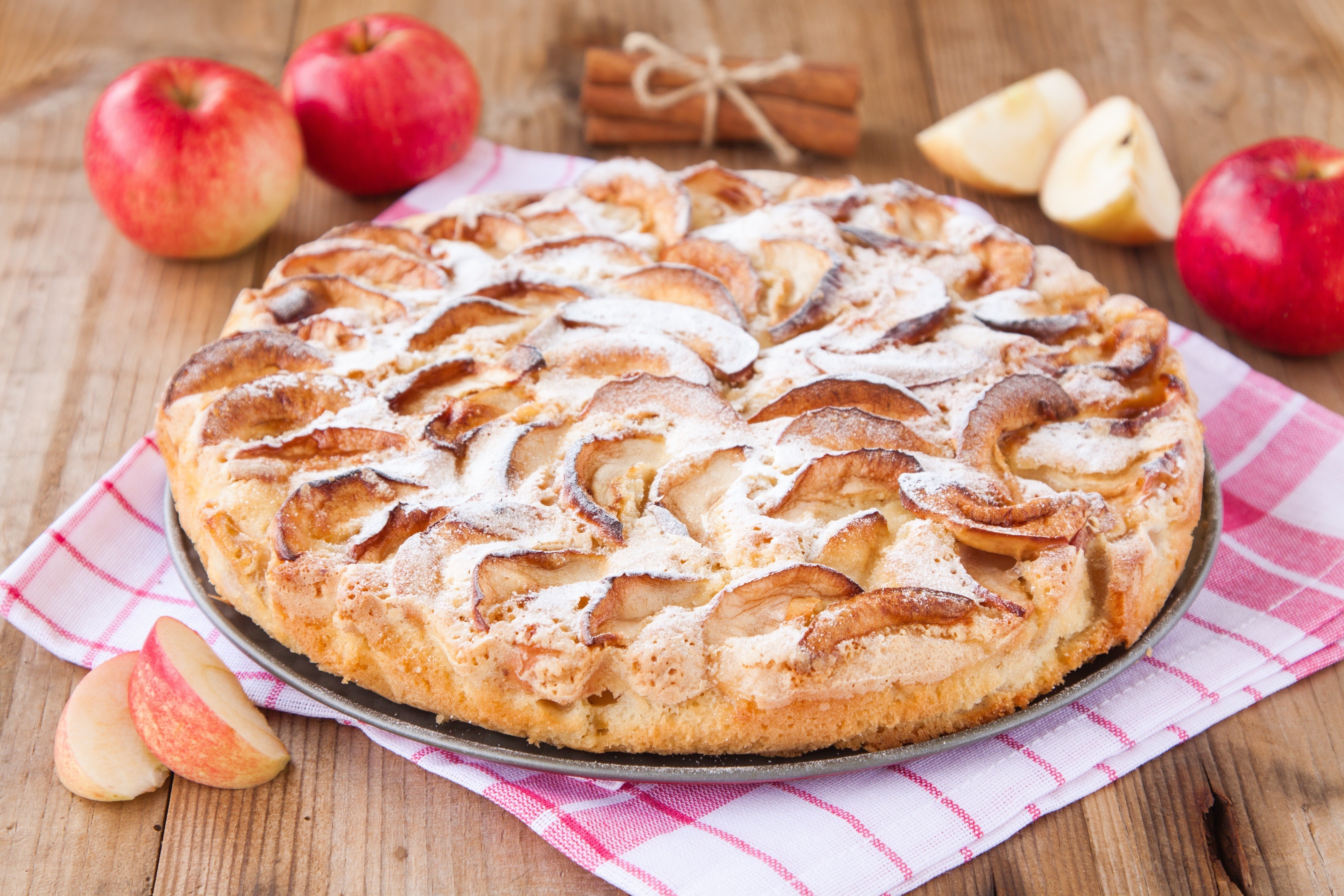 Пирог с яблоками в духовке - простые рецепты быстро и вкусно