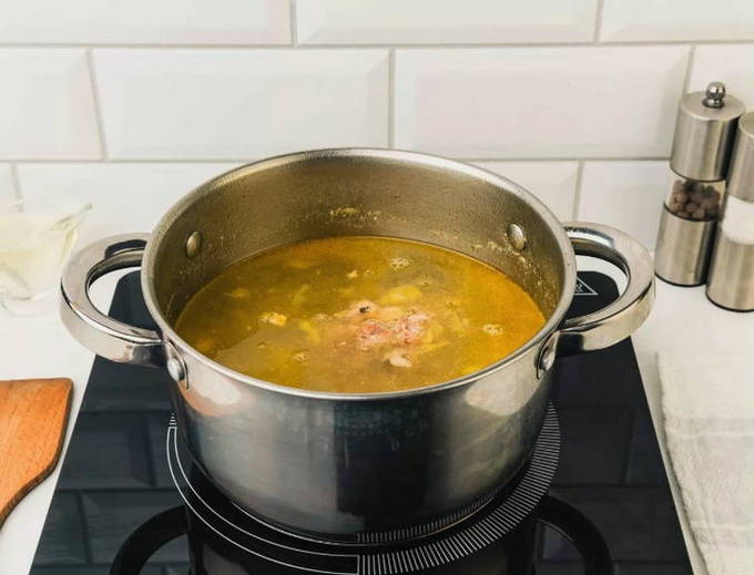 Суп-жаркое из картофеля и тушенки