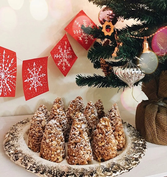 Новогодний десерт «еловые шишки» со сгущенкой. печенье «новогодние шишки печенье с начинкой из варенья шишки