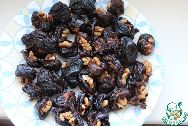 Чернослив с орехами рецепты: со сметаной, сливками, с сиропом, в вине
