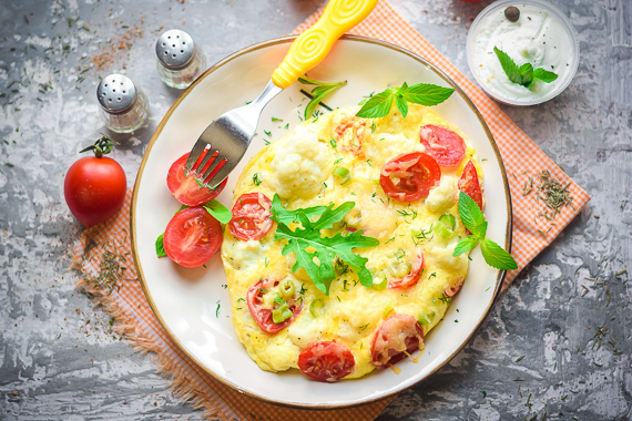 Омлет с сыром рецепт на сковороде – как быстро приготовить идеальный завтрак.