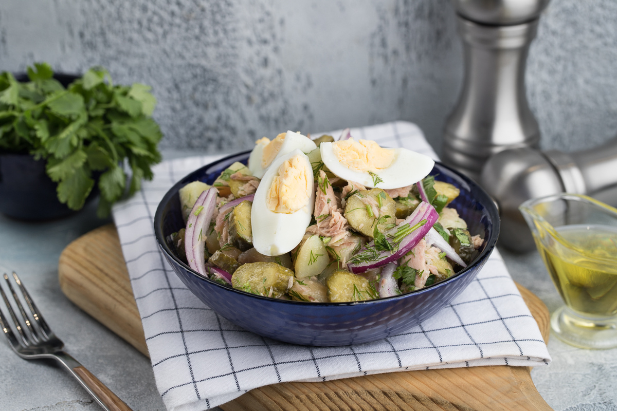 Диетический салат с консервированным тунцом: рецепт