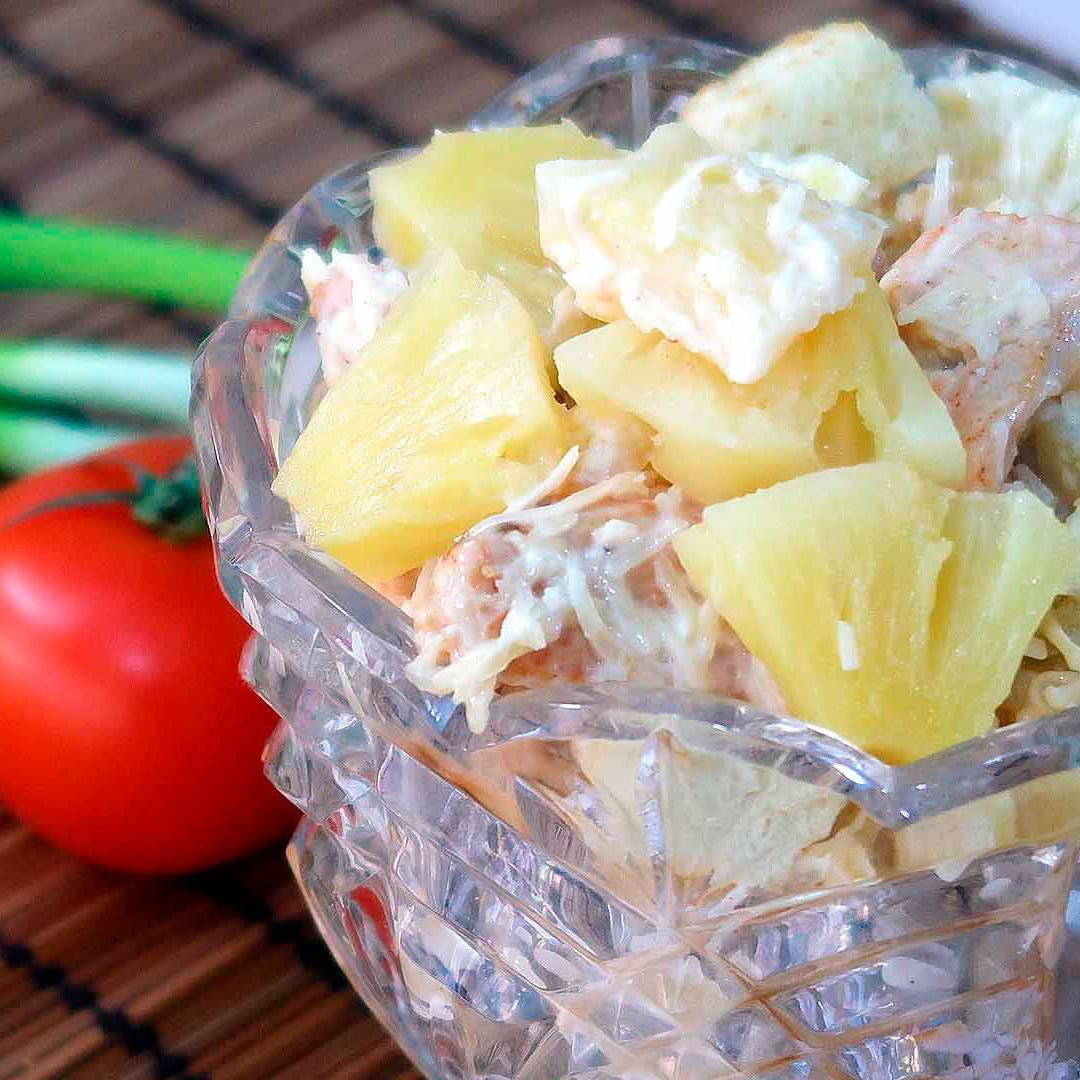 Салаты с кальмарами и ананасами: 8 рецептов вкуснейшей закуски