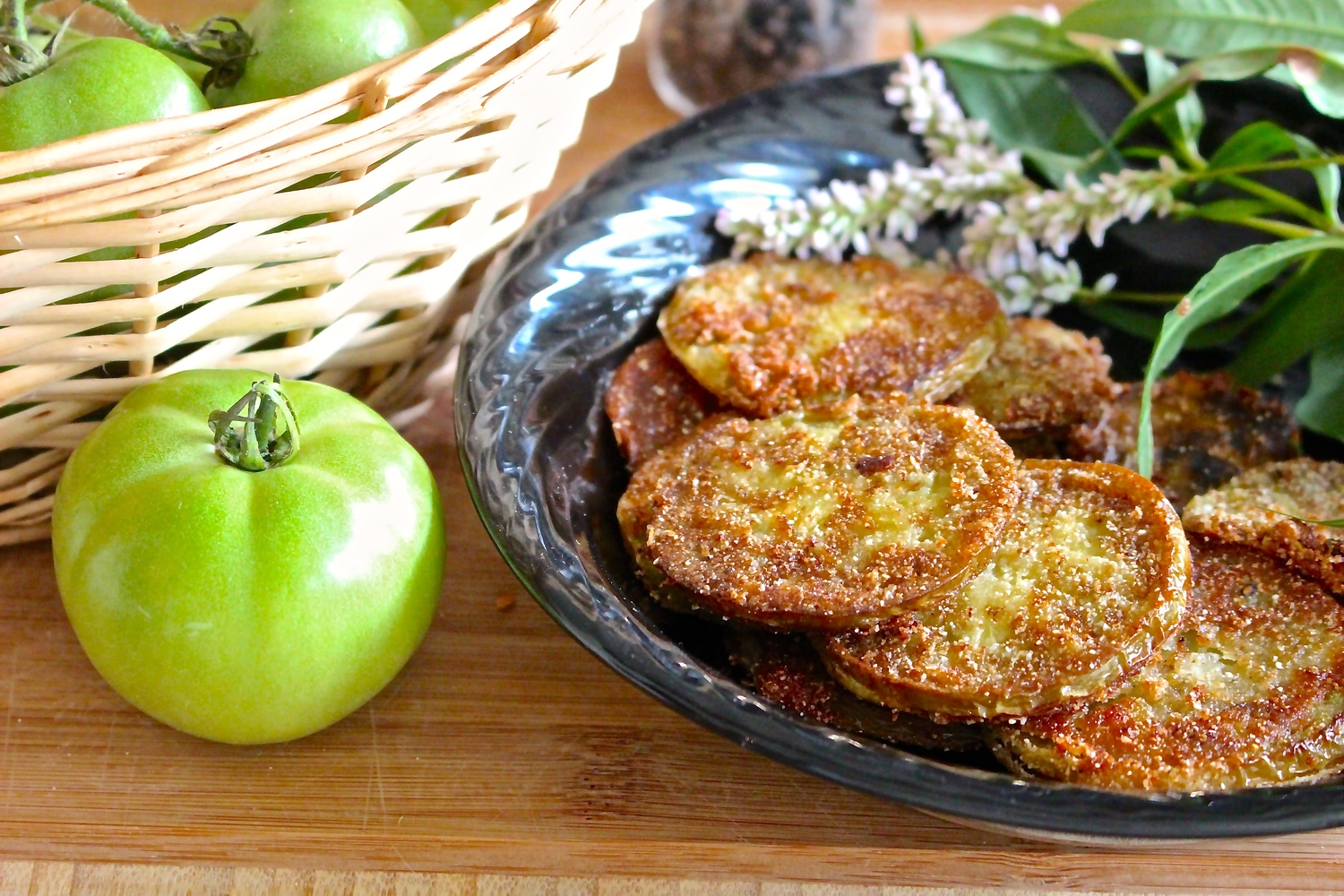 Зеленые помидоры фаршированные чесноком на зиму — 7 рецептов, пальчики оближешь!