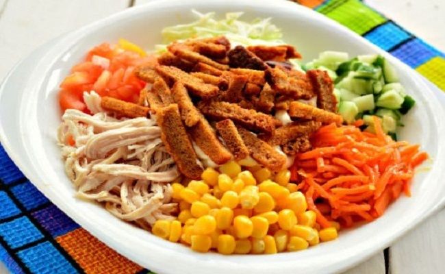 Салат с курицей, сыром и морковью по-корейски