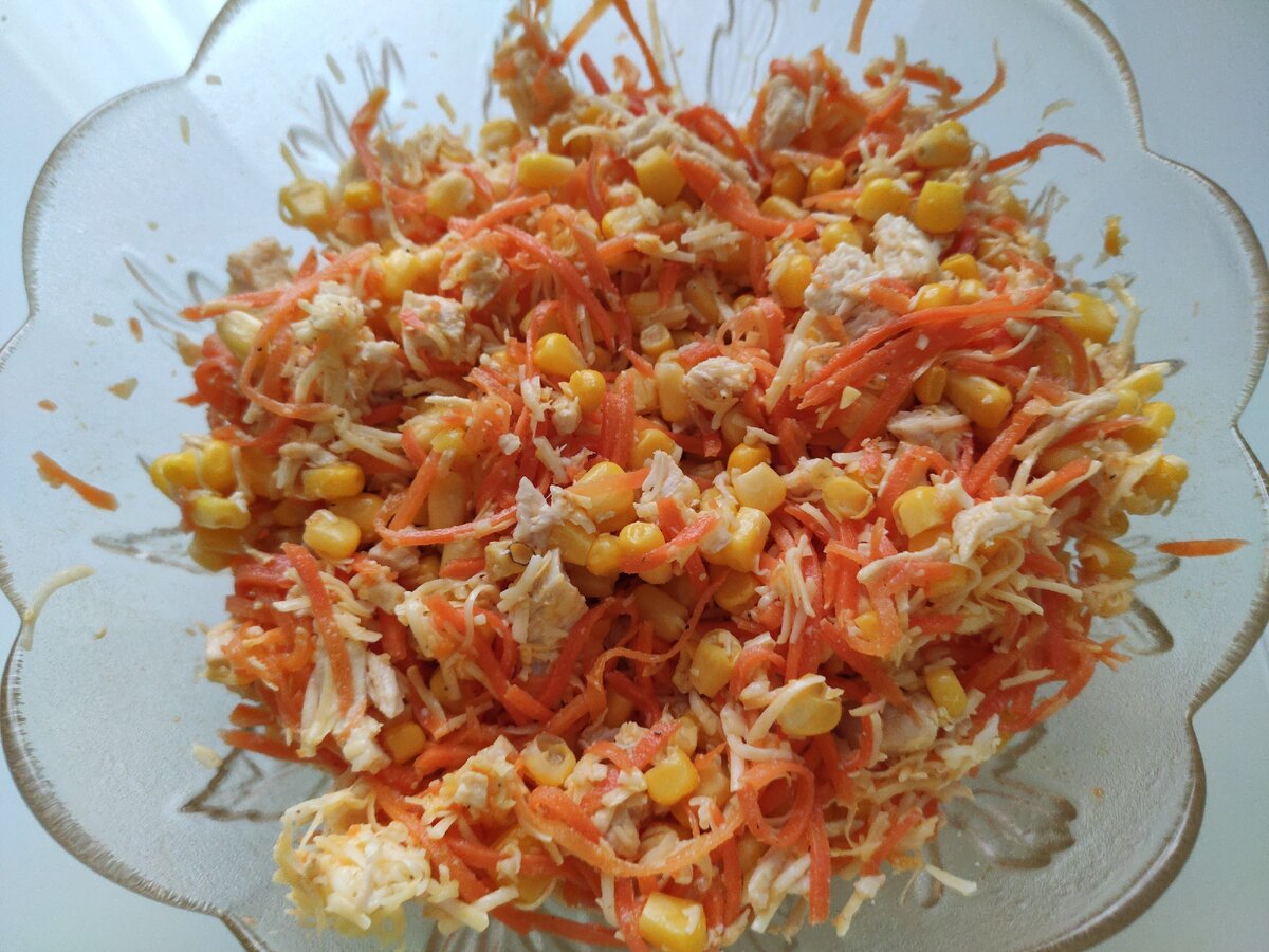 Салат с морковью по-корейски, огурцом и фетой