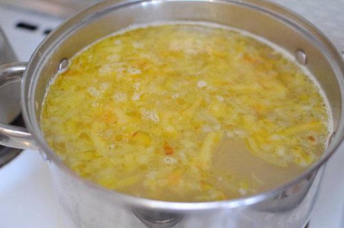 Овощной суп с яичной "паутинкой"