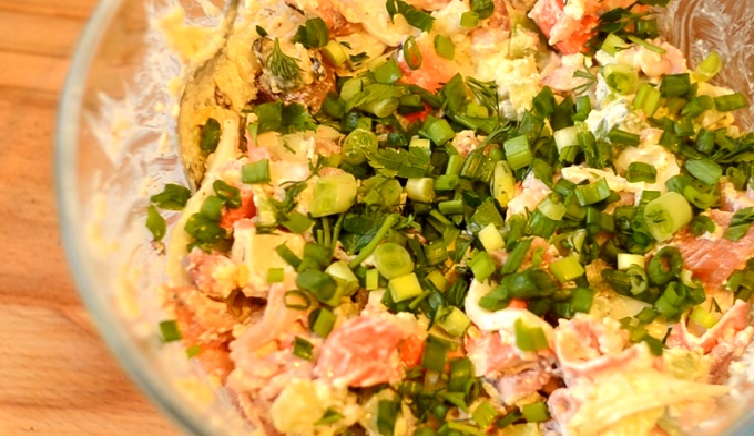 Новогодний салат с морепродуктами без майонеза