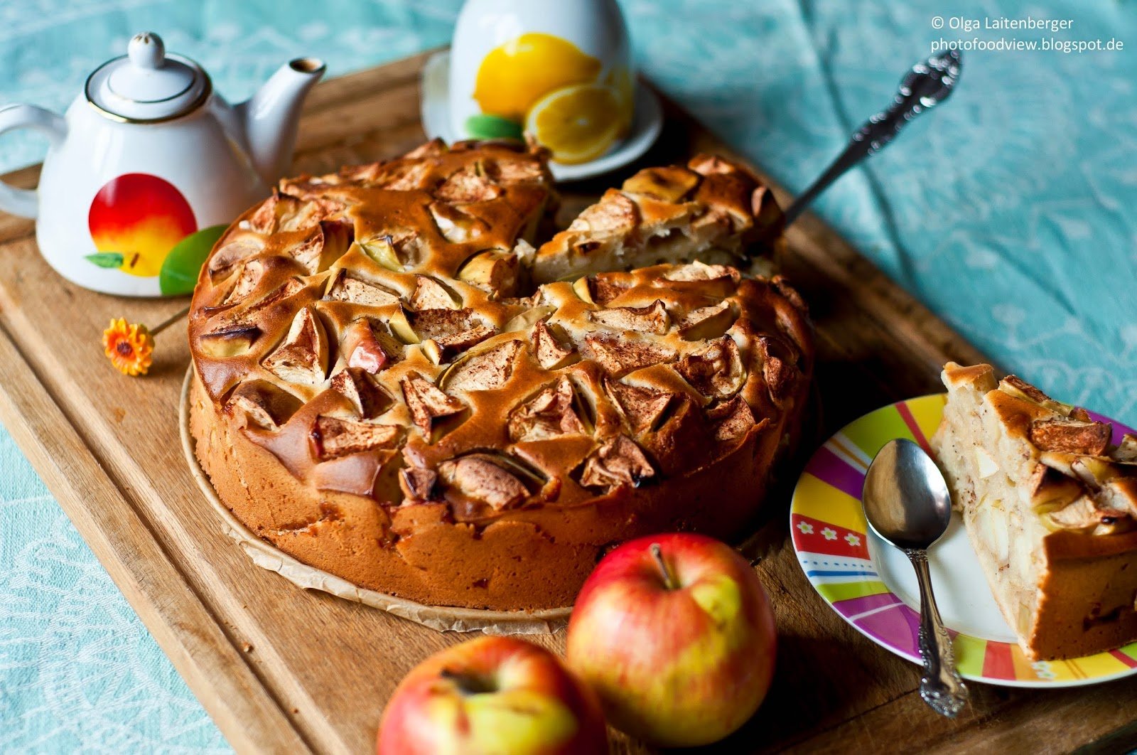 Воздушная шарлотка в мультиварке: как приготовить яблочный пирог