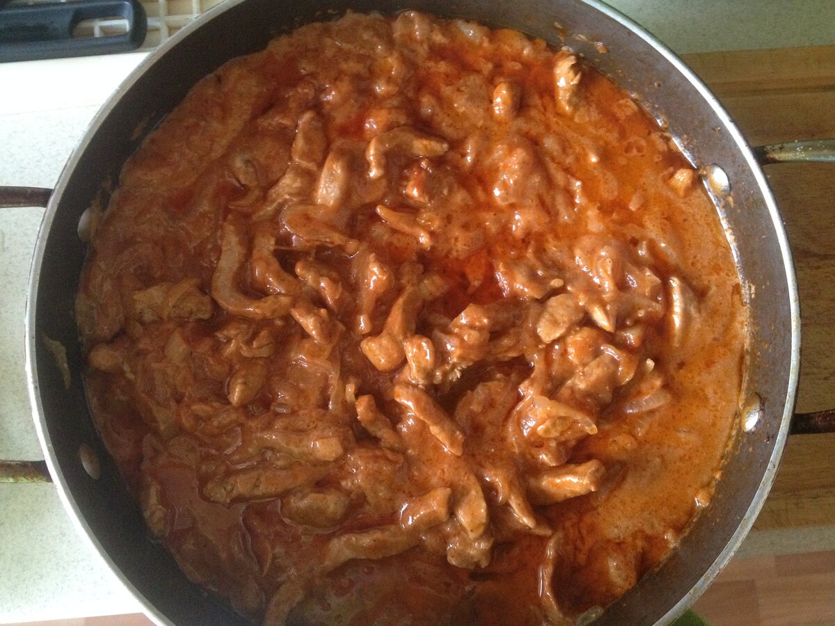 Бефстроганов из свинины - рецепт с фото в сметанном соусе, с грибами