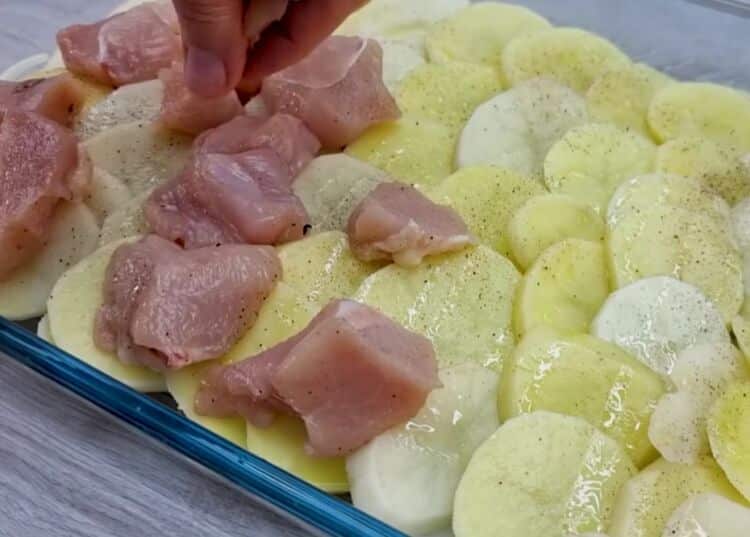 Запеченный картофель в духовке