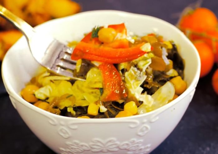 Салат из квашеной капусты - 9 рецептов приготовления пошагово - 1000.menu