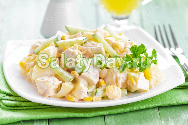 Новогодний салат из курицы и овощей