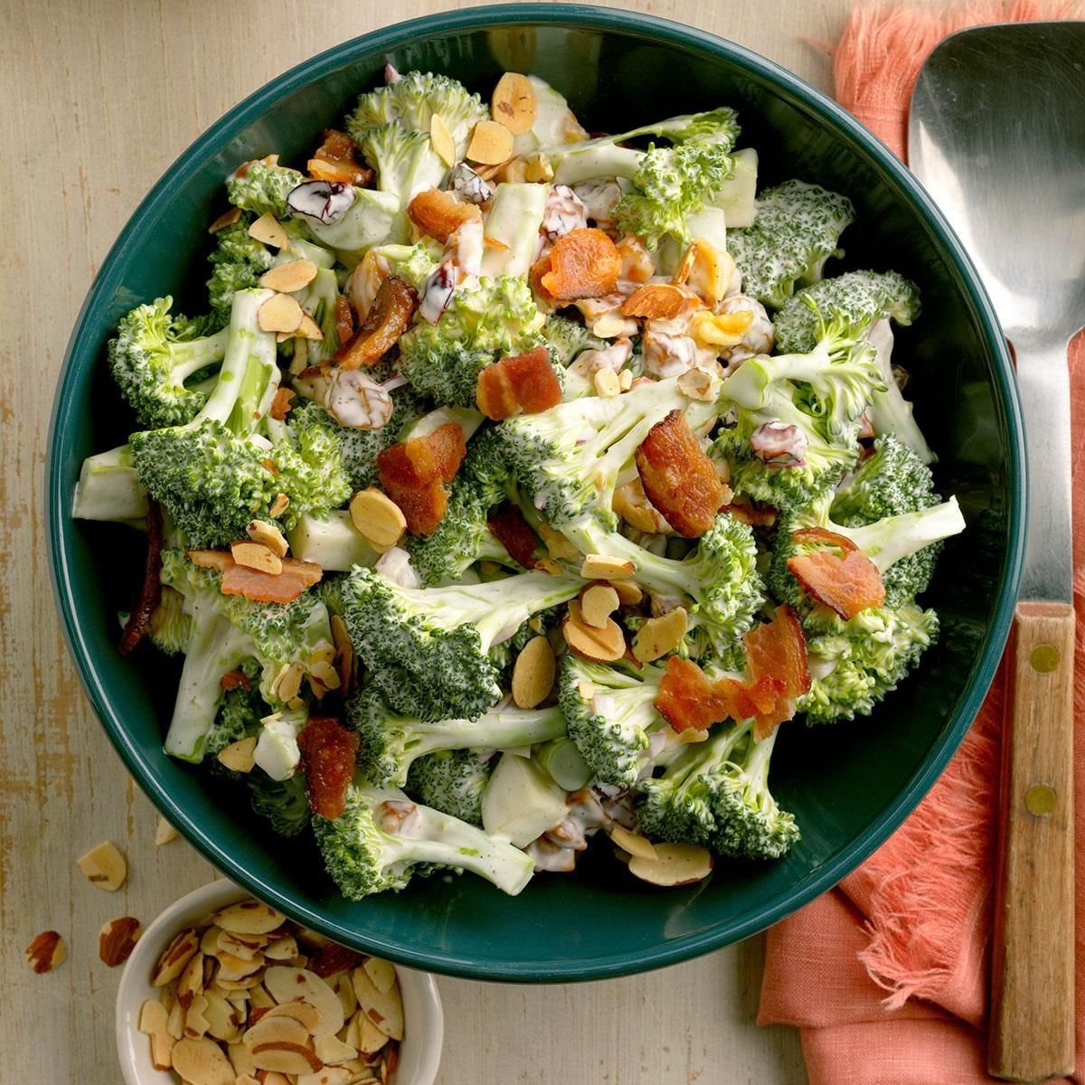 Салат из брокколи — рецепты приготовления вкусных и полезных блюд