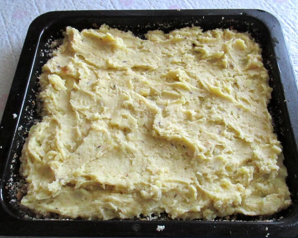 Картофельная запеканка в духовке - 7 рецептов (с фаршем, с курицей, с сыром)