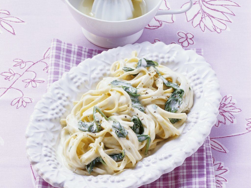 Паста со шпинатом - 7 рецептов, как приготовить спагетти
