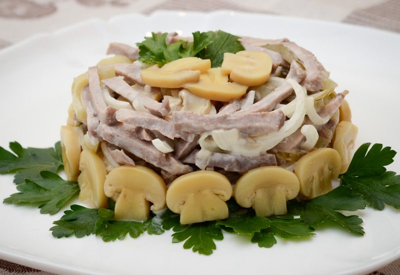 Лучшие салаты с языком: топ 25 самых вкусных и простых салатов со свиным и говяжьим языком с пошаговыми фото и видео рецептами | qulady