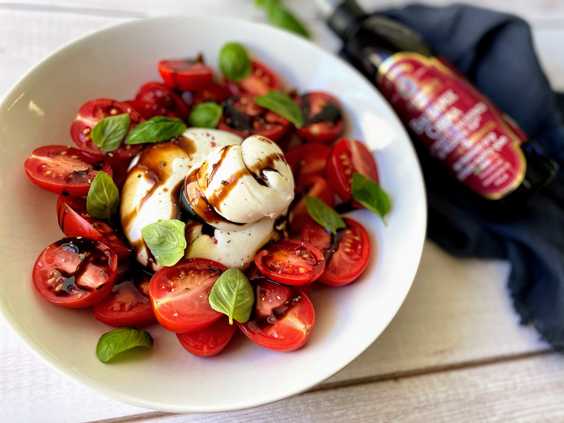 Салат с бурратой - 6 рецептов с помидорами, рукколой, с фото