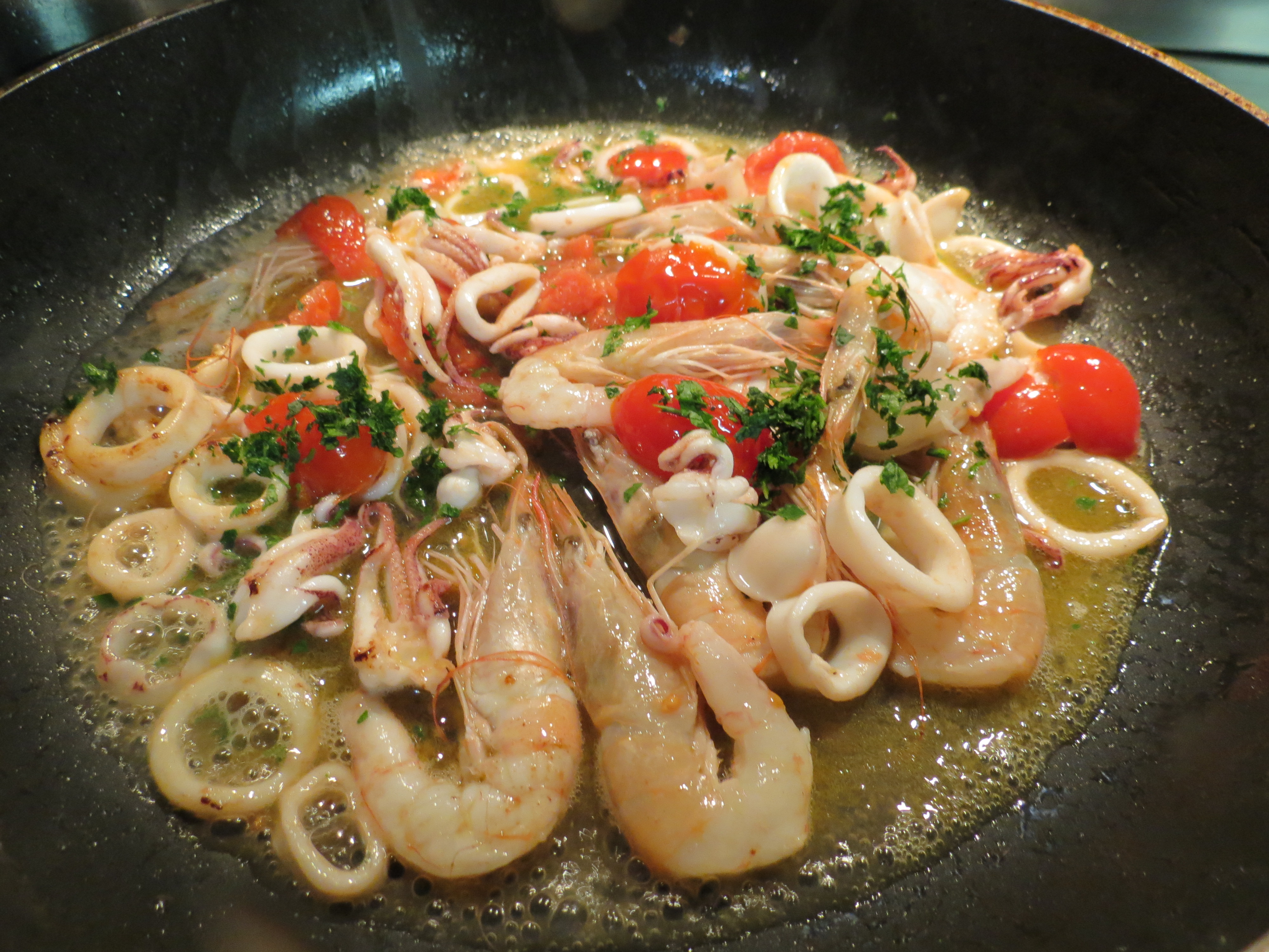 Пошаговый рецепт приготовления кальмаров в сметанном соусе