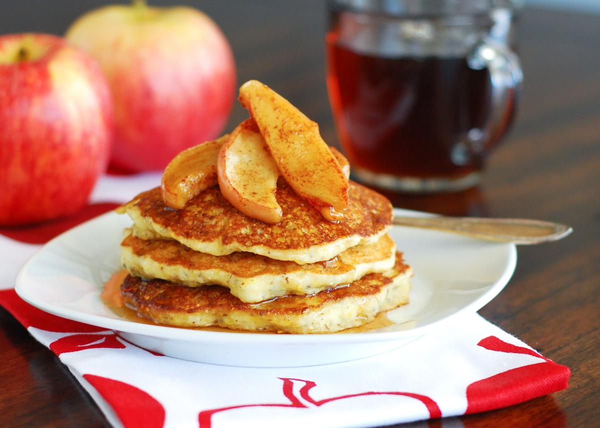 Оладьи с яблоками. 8 рецептов вкусных и воздушных оладушек с яблочной начинкой