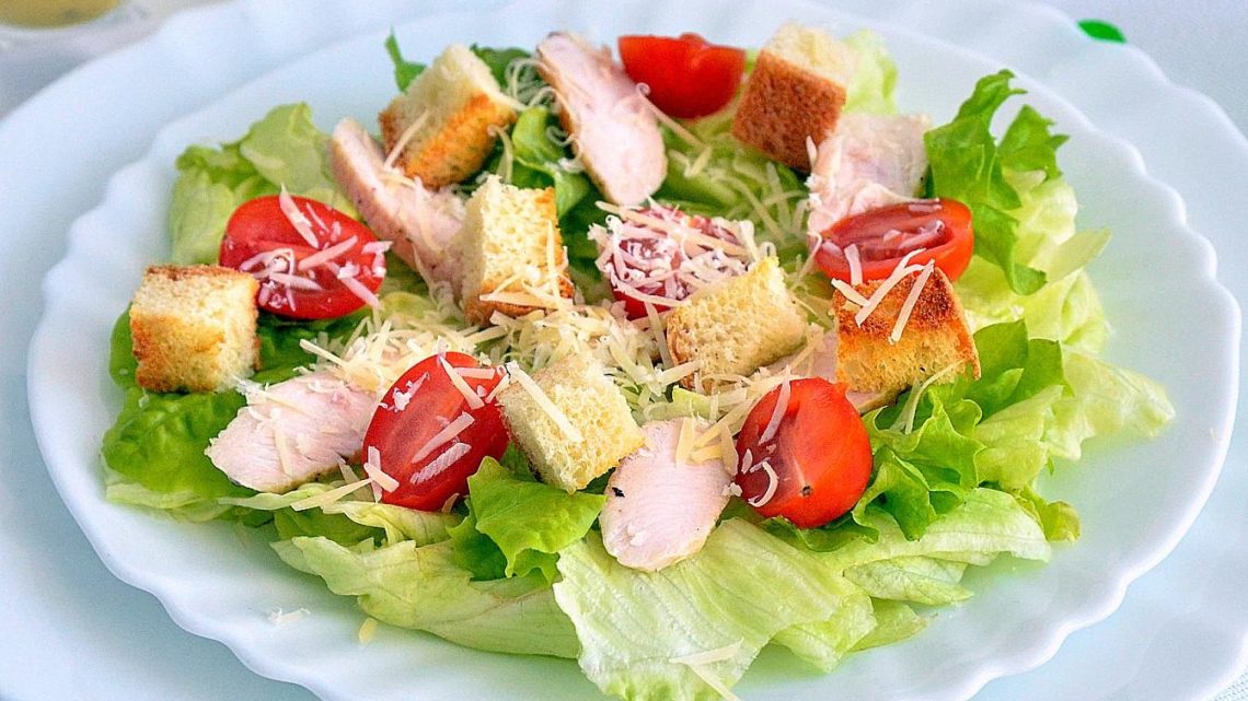 Как приготовить салат цезарь в домашних условиях — 5 пошаговых рецептов с фото