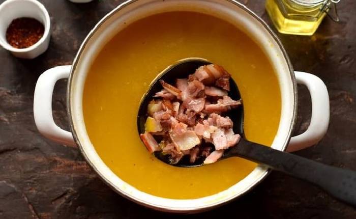 Гороховый суп с копченым беконом