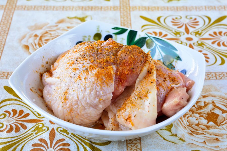 Куриные бедра в духовке – 8 рецептов