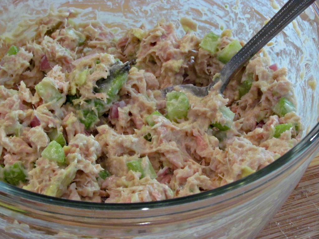 Диетический салат с тунцом и овощами - пошаговый рецепт с фото
