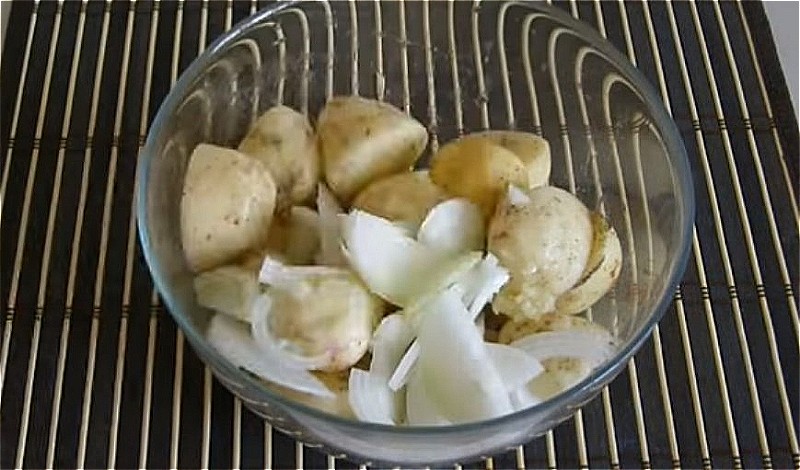Осьминог запеченный с картофелем