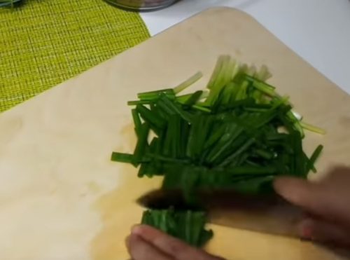 Летний сытный салат с редиской без майонеза