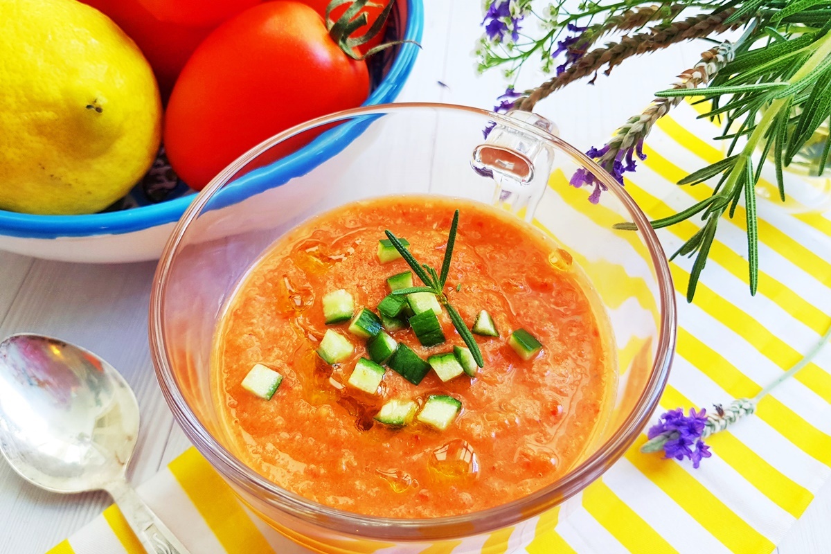 Томатный суп из свежих помидоров и сока