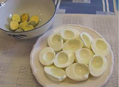 Яйца, фаршированные авокадо