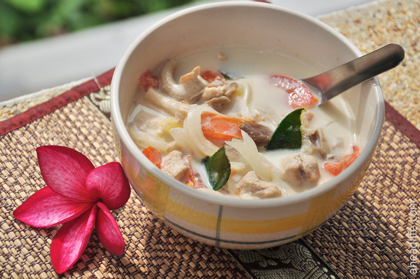 Тайский суп – экзотика на вашей кухне. рецепты тайских супов с говядиной, рыбой, курицей, морепродуктами, овощами и грибами - автор екатерина данилова - журнал женское мнение
