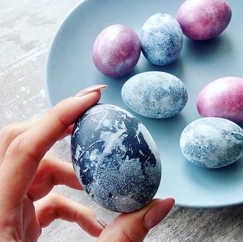 Как красиво покрасить яйца на пасху своими руками в домашних условиях?