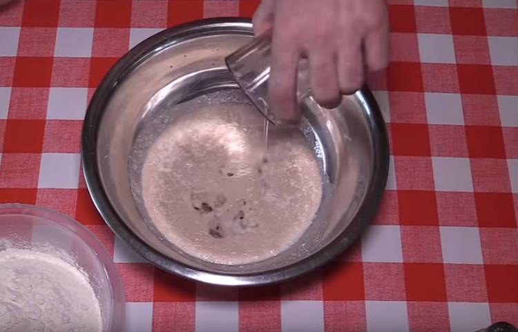 Универсальное дрожжевое тесто без молока и яиц