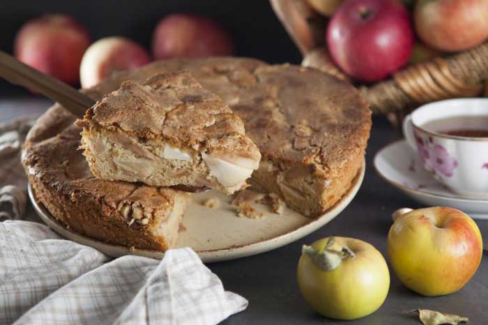 Шарлотка с яблоками в духовке — 10 рецептов шарлотки с пошаговыми фото