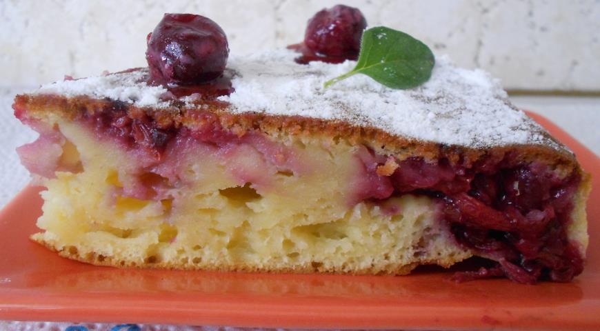 Шарлотка с вишней: простые рецепты ягодного пирога