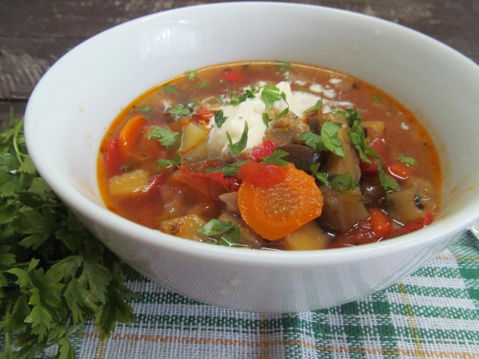 Суп для похудения из сельдерея, лука, капусты, болг. перца, помидоров