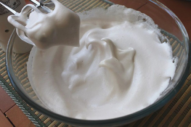 Кулич сдобный с глазурью на сгущенном молоке