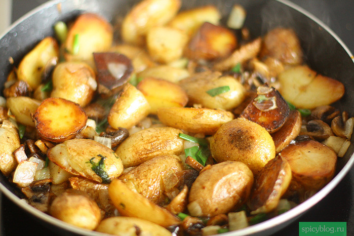 Жареная картошка с белыми грибами на сковороде: проверенные рецепты