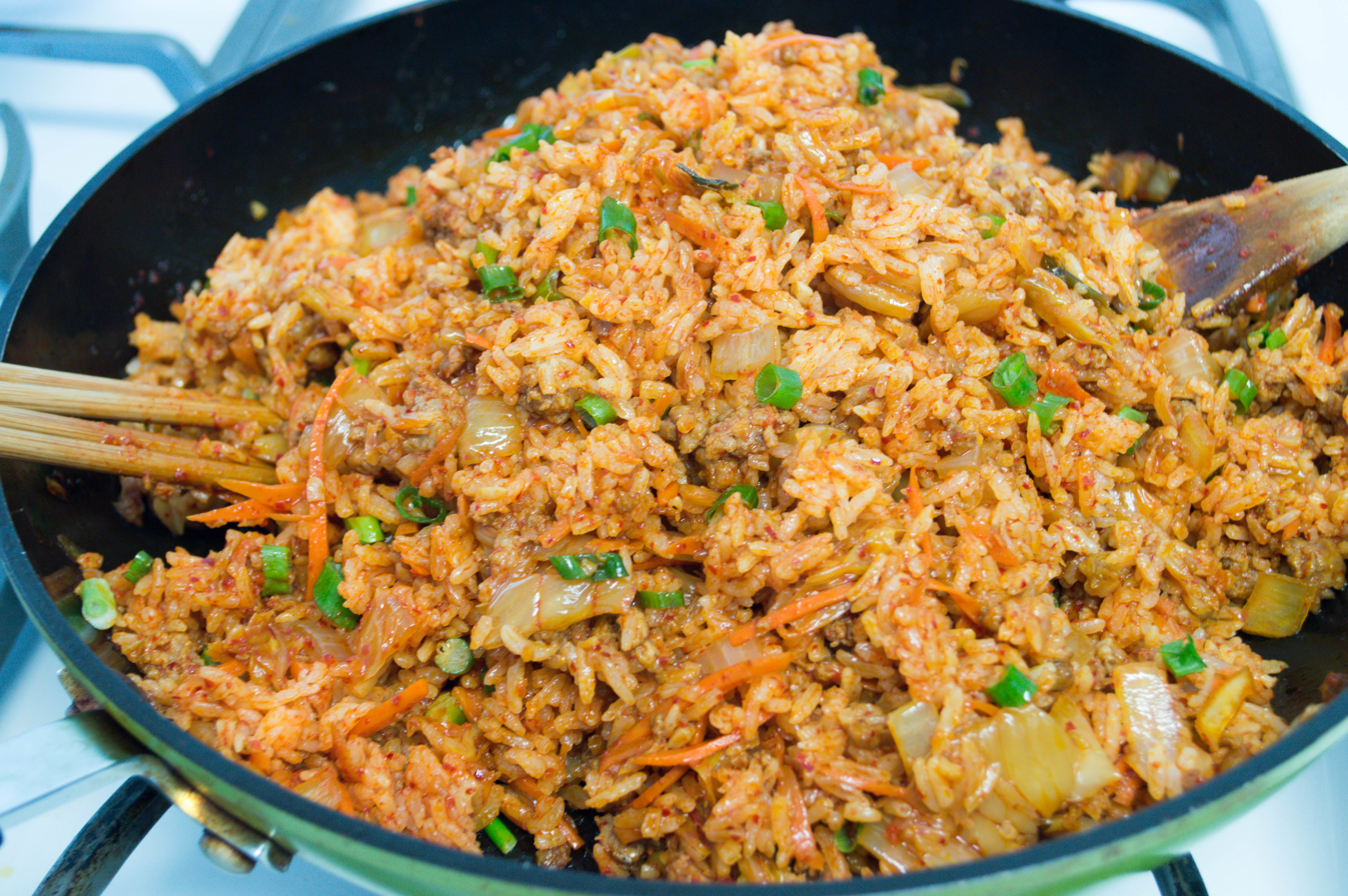 Как приготовить жареный рис с овощами и яйцом на сковороде вкусно по простым рецептам
