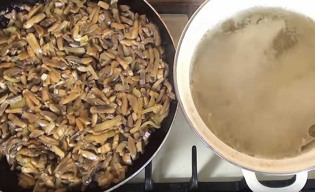 Соте с курицей и грибами (турецкая кухня)