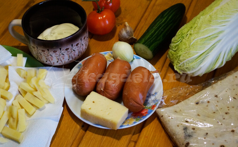 Сосиски в лаваше с сыром на сковороде и в духовке, простые рецепты