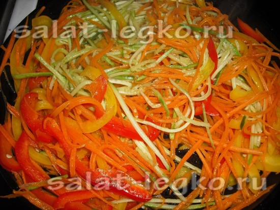 Салат из фунчозы по-корейски